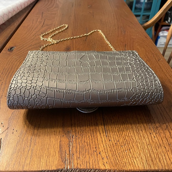 Silver alligator print purse - Picture 3 of 5